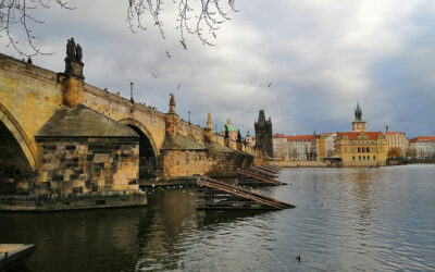 Números, símbolos y ciclos históricos entre Praga y Caracas