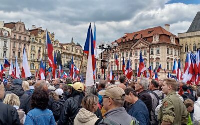El Paradox Checo: Refinerías Estables y una Oposición Líquida