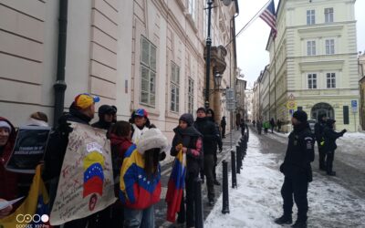 Manifestaciones enfrentadas en la Pequeña Ciudad de Praga reflejan la crisis del debate sobre Venezuela